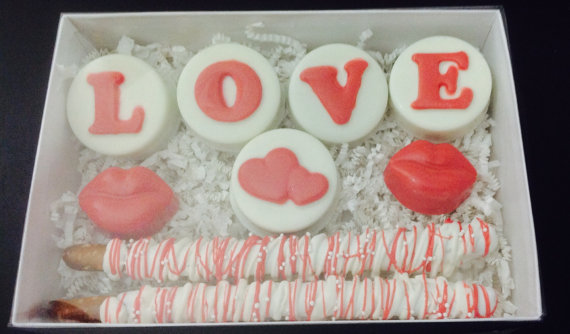 Valentines Day - Seasonal Treats - Cake Crumbs - il_570xN